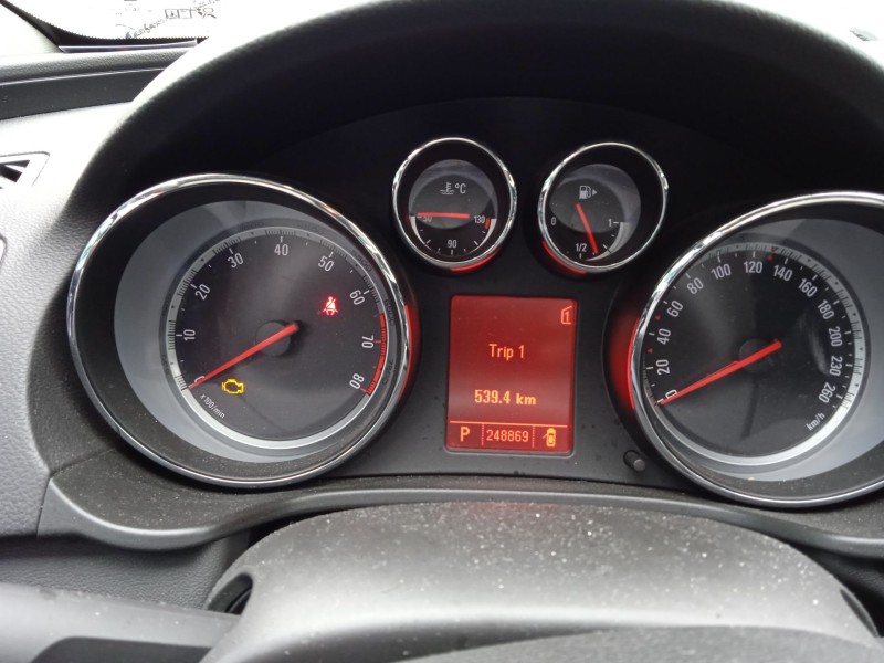 opel insignia a sports tourer (g09) del año 2009