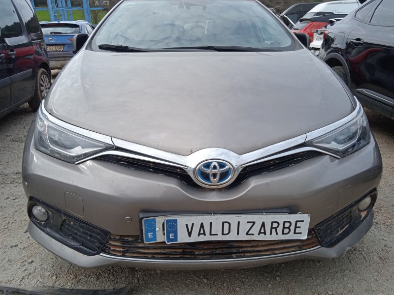 toyota auris (_e18_) del año 2015