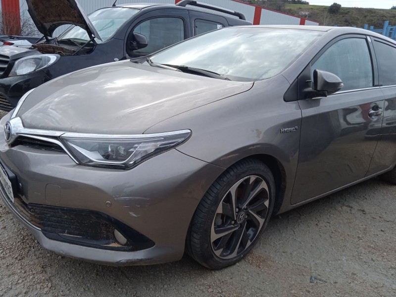 toyota auris (_e18_) del año 2015