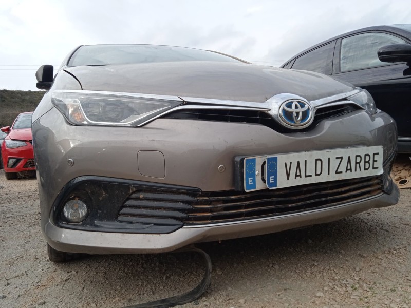 toyota auris (_e18_) del año 2015