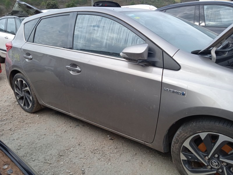 toyota auris (_e18_) del año 2015