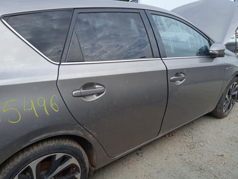 toyota auris (_e18_) del año 2015