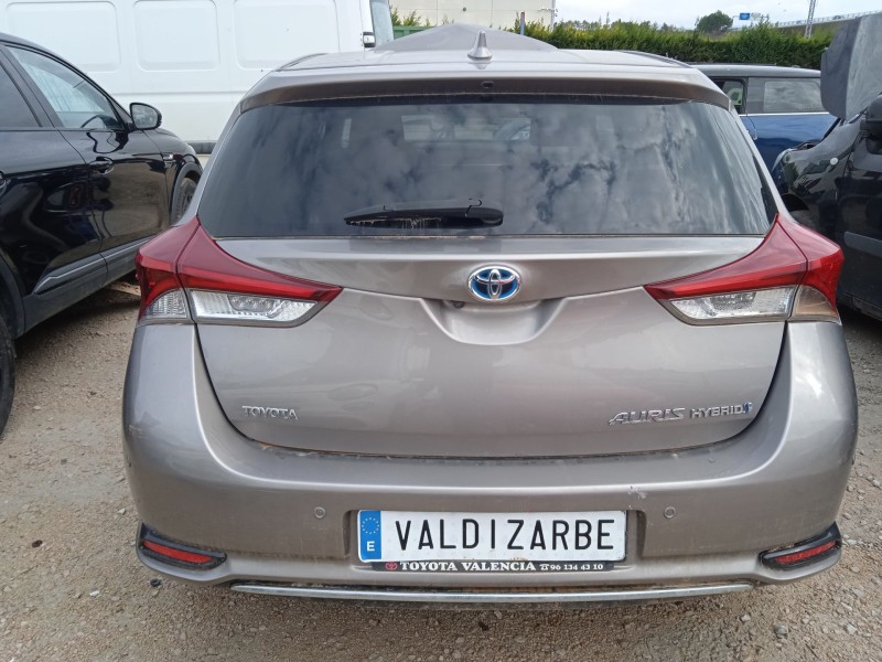 toyota auris (_e18_) del año 2015