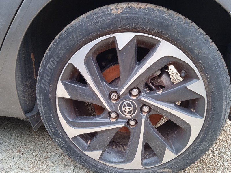 toyota auris (_e18_) del año 2015