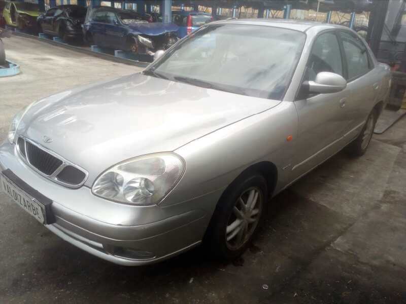 daewoo nubira berlina del año 2001