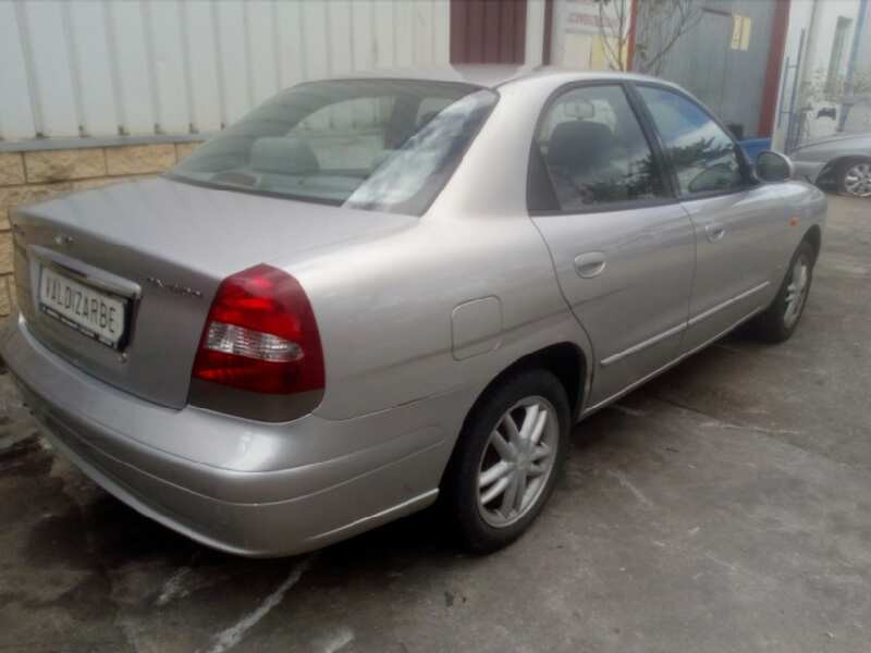 daewoo nubira berlina del año 2001