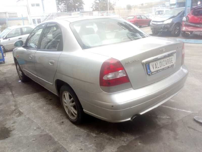 daewoo nubira berlina del año 2001