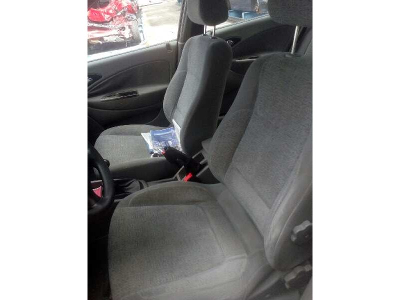 daewoo nubira berlina del año 2001