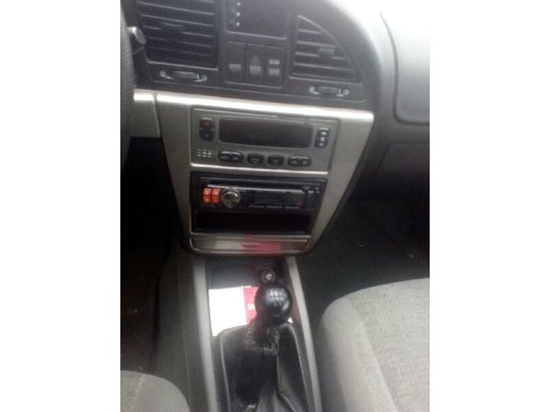 daewoo nubira berlina del año 2001