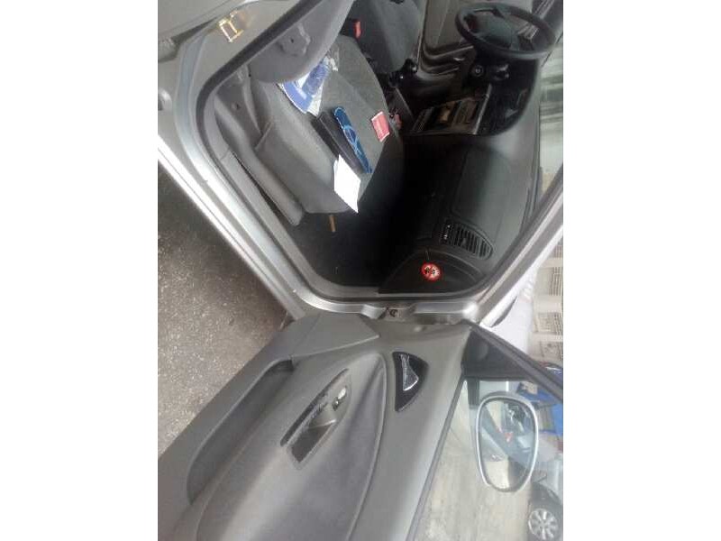 daewoo nubira berlina del año 2001