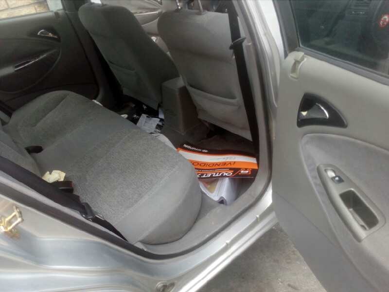 daewoo nubira berlina del año 2001