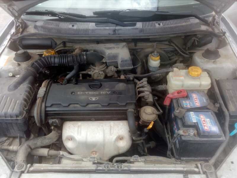 daewoo nubira berlina del año 2001