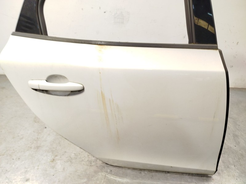 Recambio de puerta trasera derecha para volvo v40 hatchback (525) d2 referencia OEM IAM 32351000  