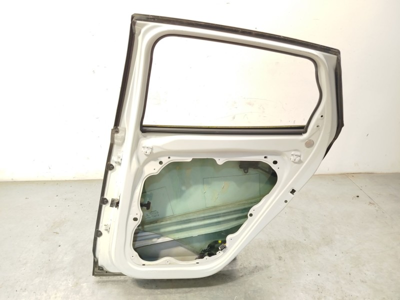 Recambio de puerta trasera derecha para volvo v40 hatchback (525) d2 referencia OEM IAM 32351000  