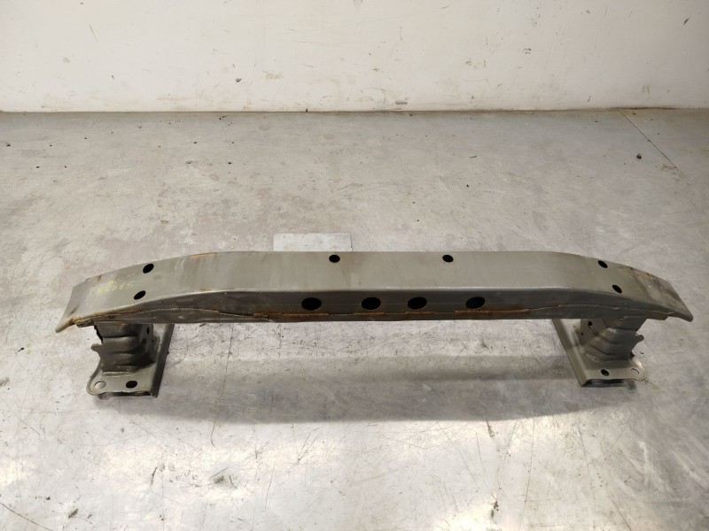 Recambio de refuerzo paragolpes delantero para toyota avensis (_t25_) 2.0 d-4d (cdt250_) referencia OEM IAM 5202105040  