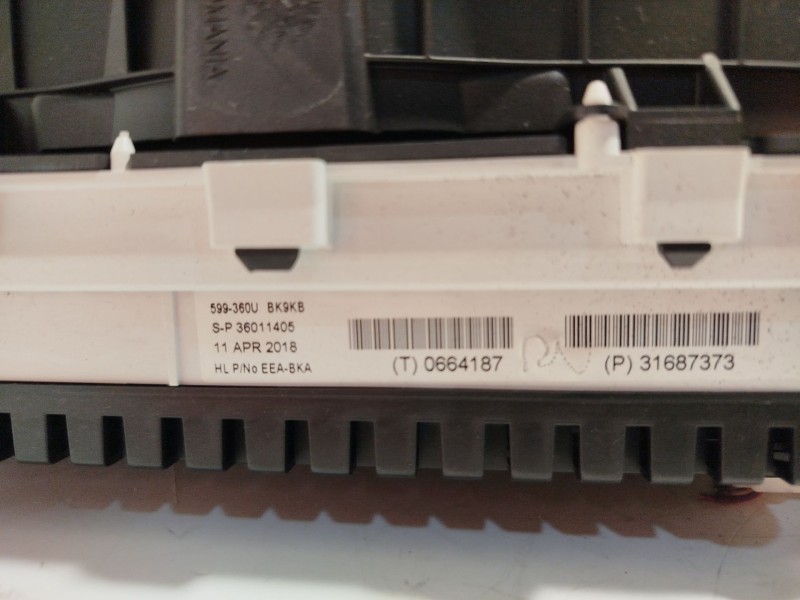 Recambio de cuadro instrumentos para volvo v40 hatchback (525) d2 referencia OEM IAM 31687373  