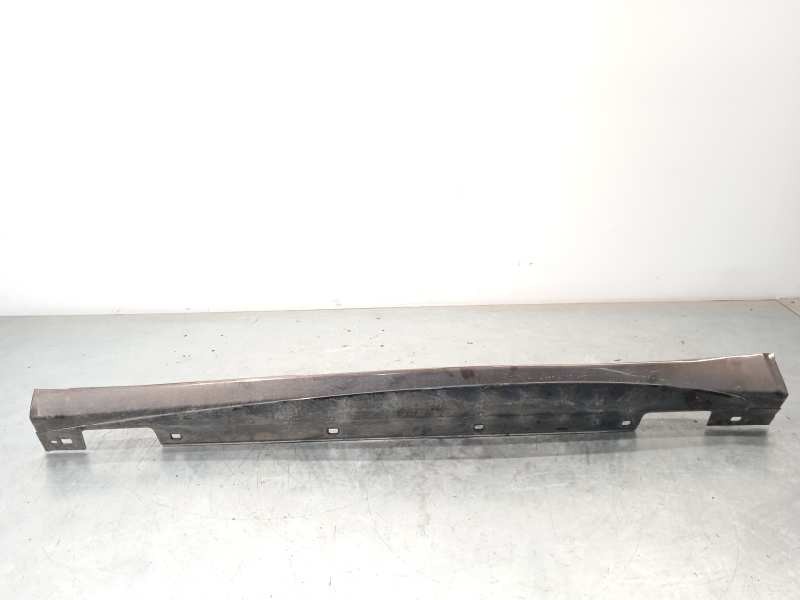 Recambio de estribo para infiniti q30 1.6 premium referencia OEM IAM 768515DA1A  