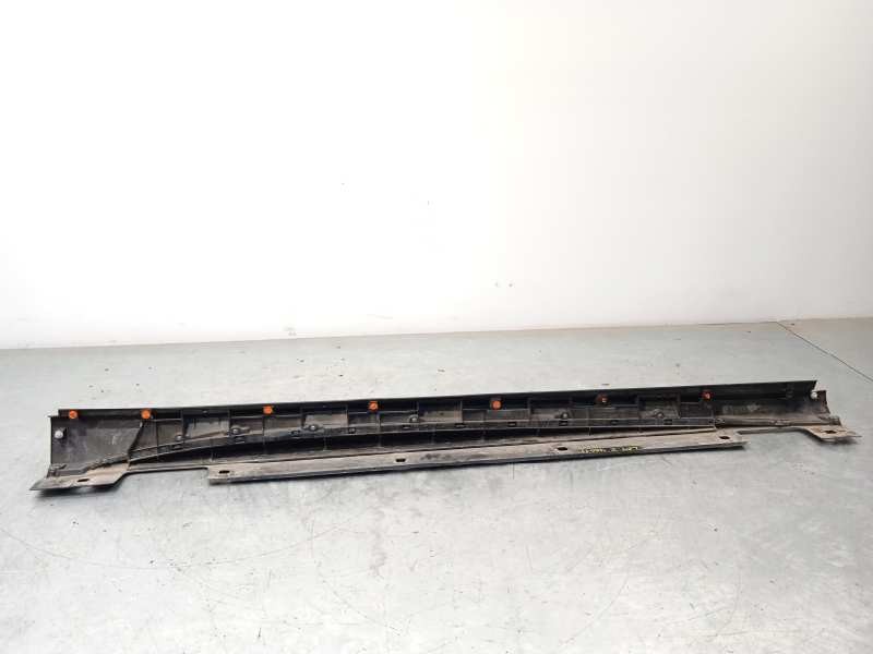 Recambio de estribo para infiniti q30 1.6 premium referencia OEM IAM 768515DA1A  