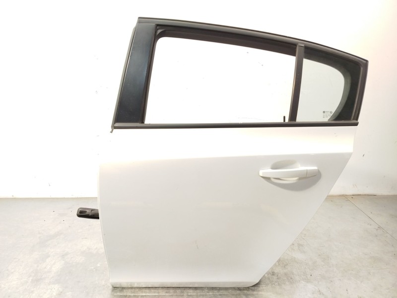 Recambio de puerta trasera izquierda para chevrolet cruze hatchback (j305) 1.6 referencia OEM IAM 95476404  