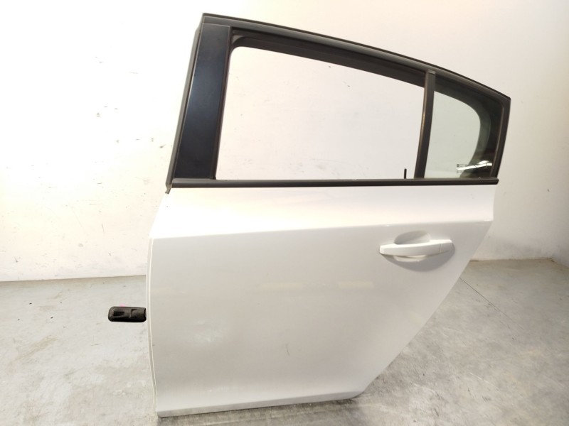 Recambio de puerta trasera izquierda para chevrolet cruze hatchback (j305) 1.6 referencia OEM IAM 95476404  