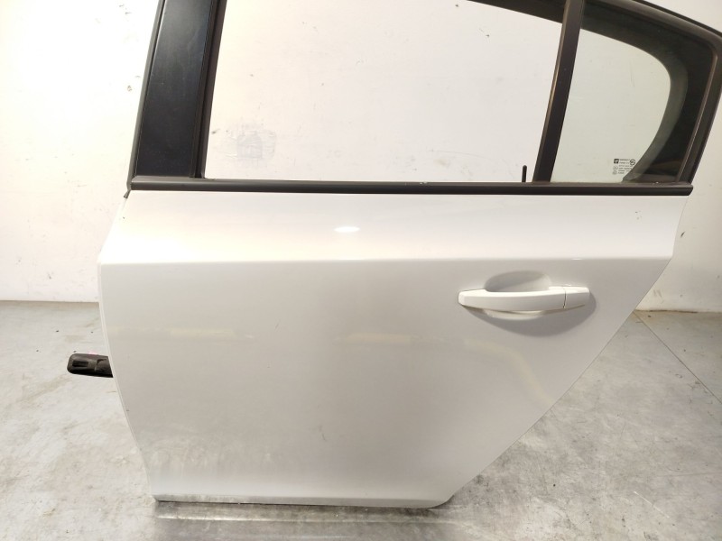 Recambio de puerta trasera izquierda para chevrolet cruze hatchback (j305) 1.6 referencia OEM IAM 95476404  