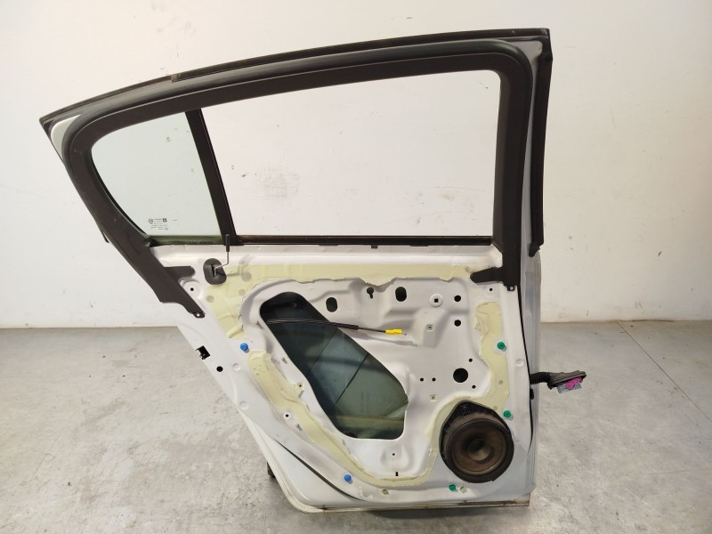 Recambio de puerta trasera izquierda para chevrolet cruze hatchback (j305) 1.6 referencia OEM IAM 95476404  