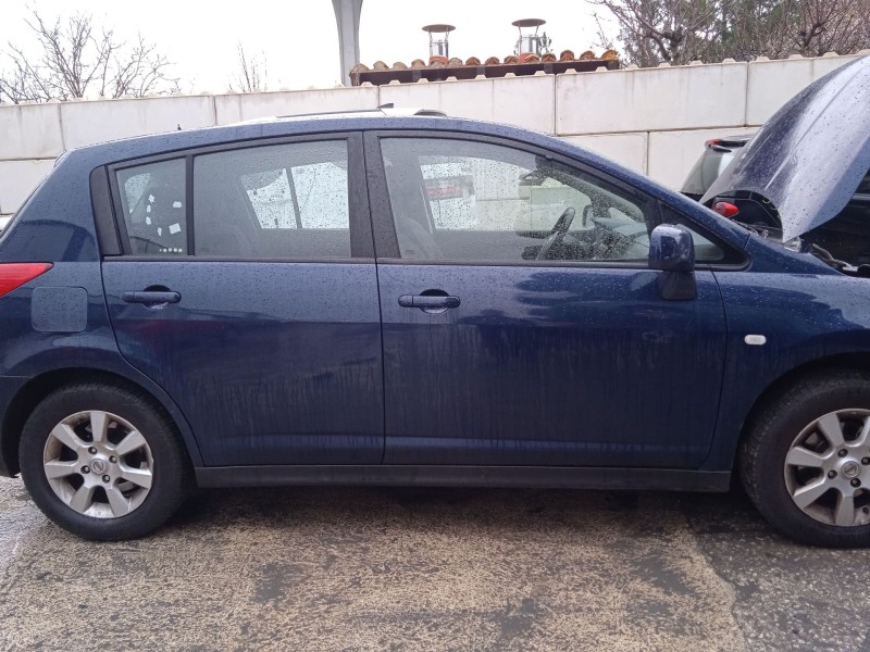nissan tiida hatchback (c11) del año 2009