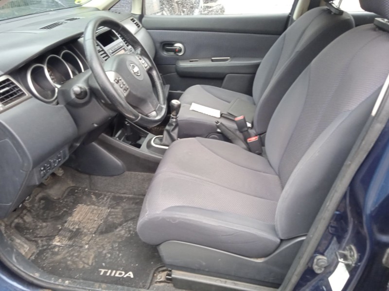 nissan tiida hatchback (c11) del año 2009