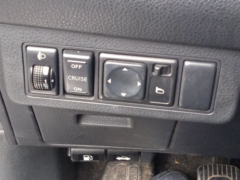 nissan tiida hatchback (c11) del año 2009