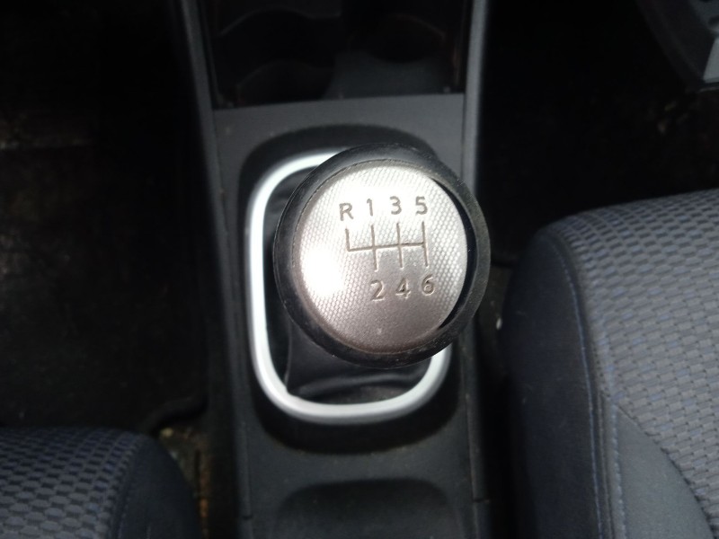 nissan tiida hatchback (c11) del año 2009