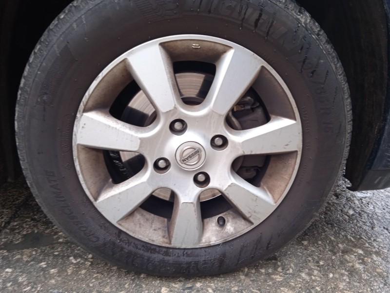 nissan tiida hatchback (c11) del año 2009