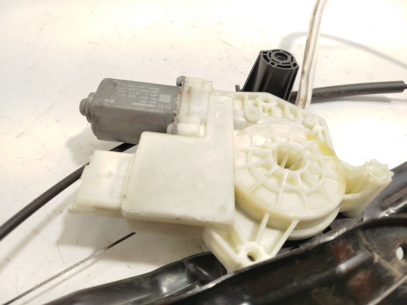 Recambio de elevalunas delantero izquierdo para peugeot 308 1.5 hdi referencia OEM IAM 9825710380  