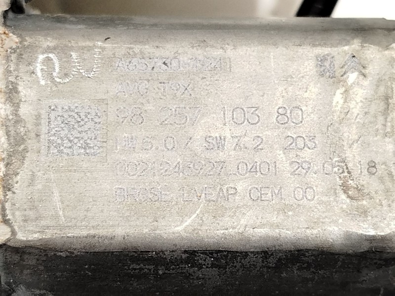 Recambio de elevalunas delantero izquierdo para peugeot 308 1.5 hdi referencia OEM IAM 9825710380  