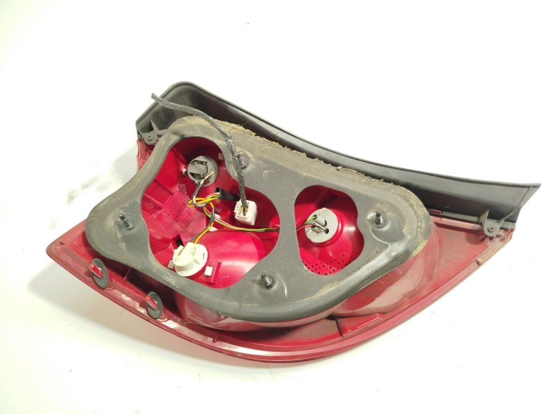 Recambio de piloto trasero derecho para kia cee´d hatchback (ed) 1.6 crdi 90 referencia OEM IAM 924011H000  