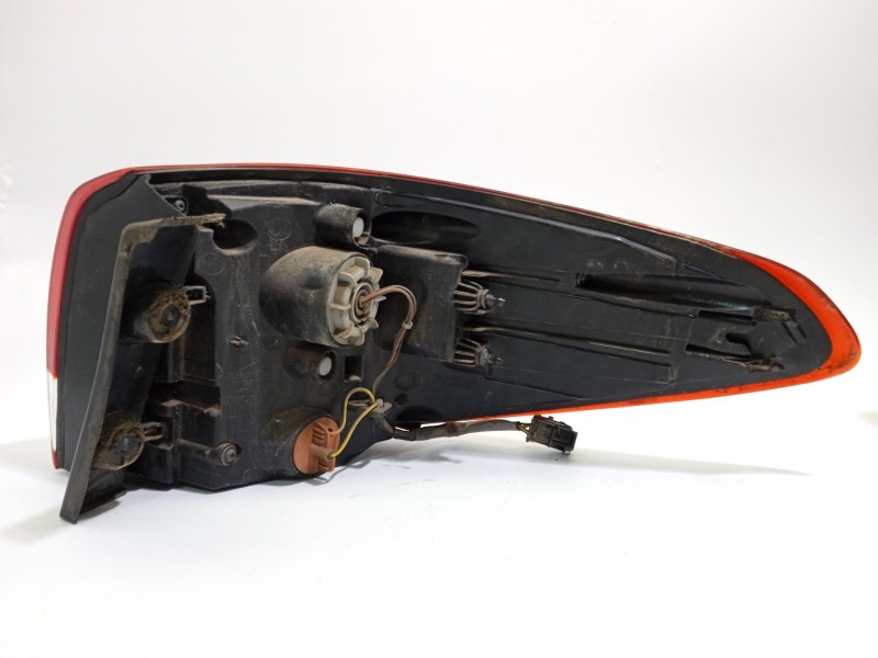 Recambio de piloto trasero izquierdo para kia carens iv 1.7 crdi referencia OEM IAM 92401A4110  