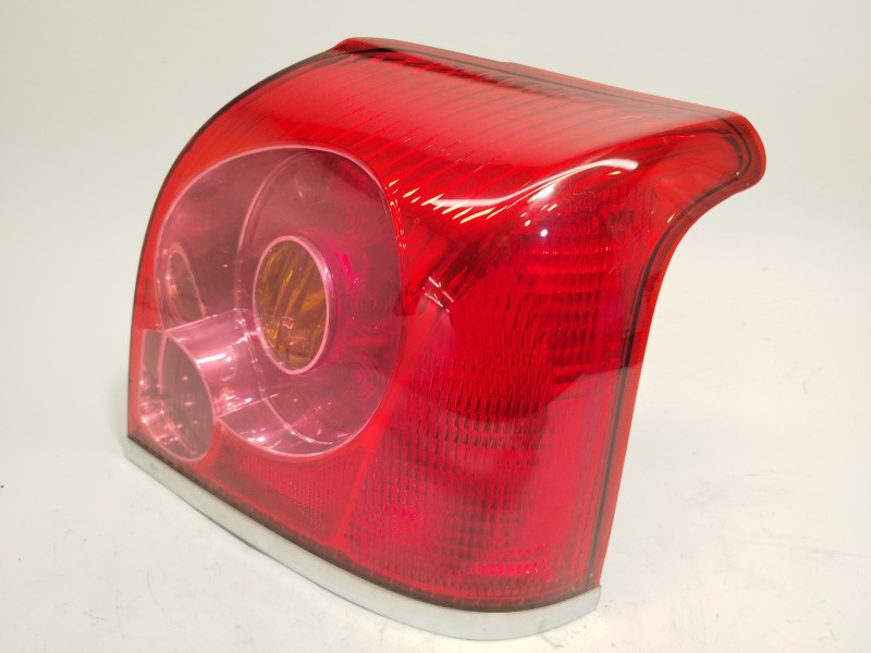 Recambio de piloto trasero derecho para toyota avensis sedán (_t25_) 1.8 (zzt251_) referencia OEM IAM 8155105140  