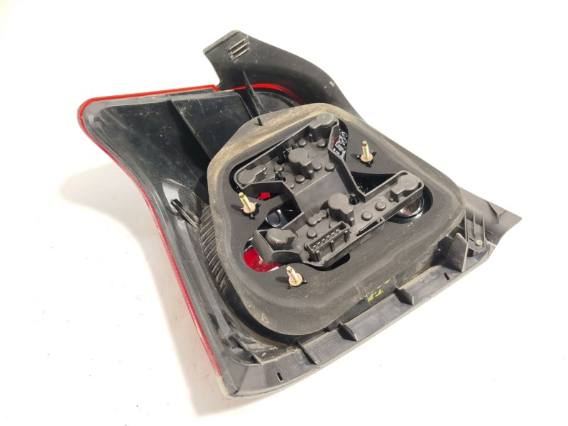 Recambio de piloto trasero derecho para toyota avensis sedán (_t25_) 1.8 (zzt251_) referencia OEM IAM 8155105140  