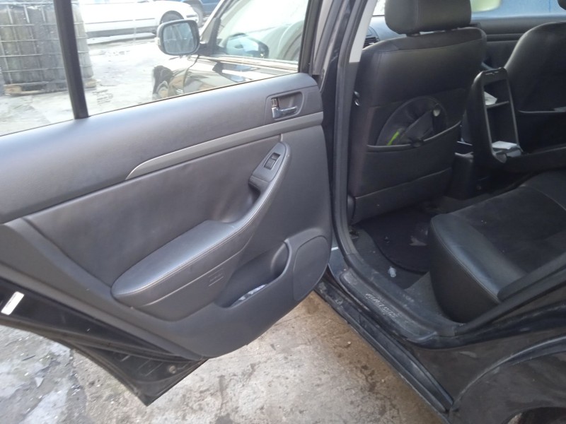 toyota avensis sedán (_t25_) del año 2008