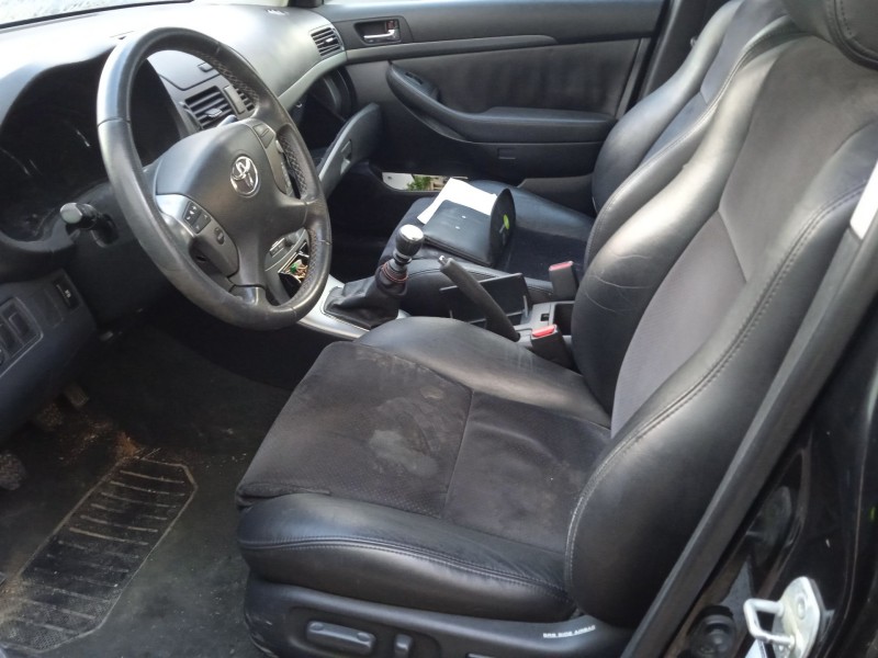 toyota avensis sedán (_t25_) del año 2008