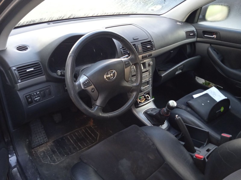 toyota avensis sedán (_t25_) del año 2008