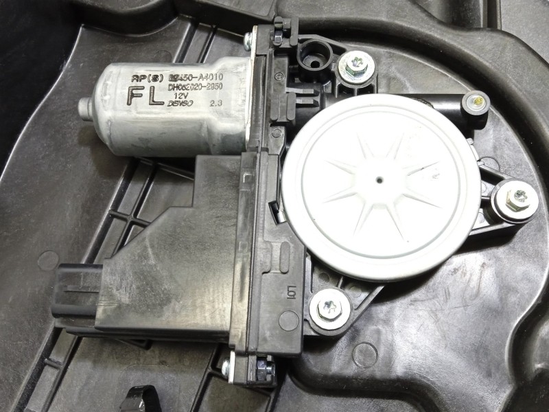 Recambio de elevalunas delantero izquierdo para kia carens iv 1.7 crdi referencia OEM IAM 82470A4260  