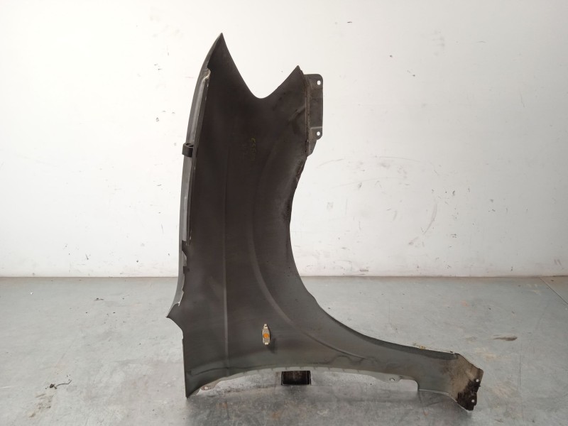 Recambio de aleta delantera izquierda para ssangyong rodius i 2.7 xdi referencia OEM IAM 5181121000  