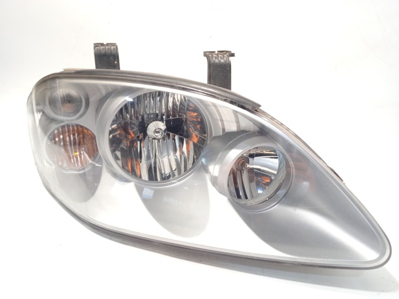 Recambio de faro derecho para ssangyong rodius i 2.7 xdi referencia OEM IAM 8310221305  