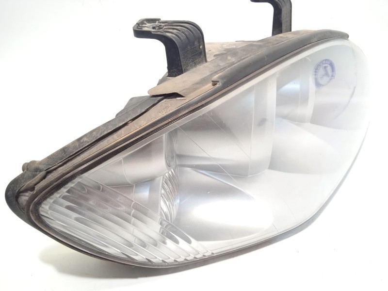 Recambio de faro derecho para ssangyong rodius i 2.7 xdi referencia OEM IAM 8310221305  