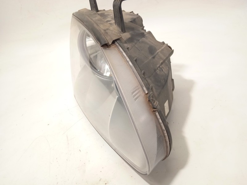 Recambio de faro derecho para ssangyong rodius i 2.7 xdi referencia OEM IAM 8310221305  