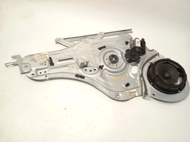 ELEVALUNAS DELANTERO IZQUIERDO 824703U120 