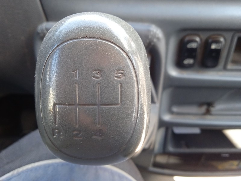 mercedes-benz sprinter 3-t furgoneta (b903) del año 2000