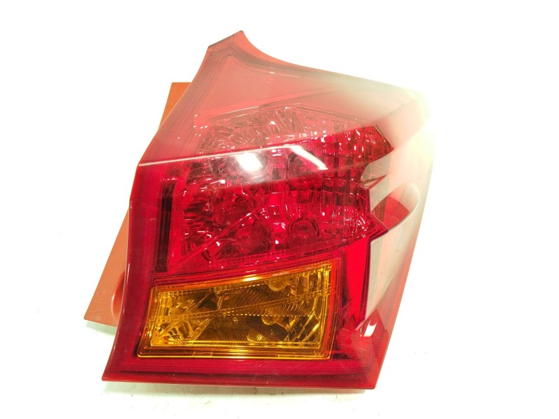 Recambio de piloto trasero derecho para toyota auris 2.0 d-4d cat referencia OEM IAM 8155102740  