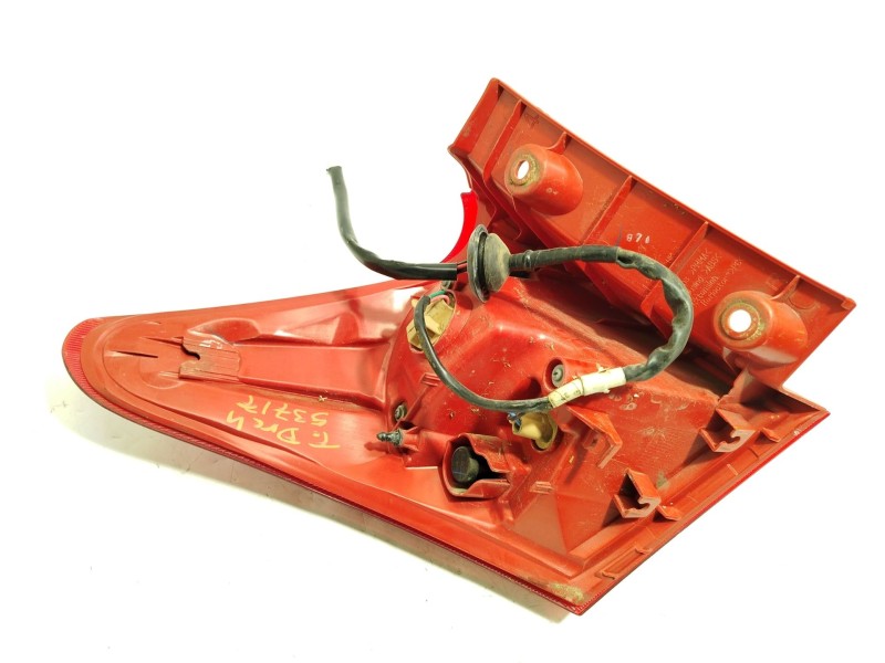 Recambio de piloto trasero derecho para toyota auris 2.0 d-4d cat referencia OEM IAM 8155102740  