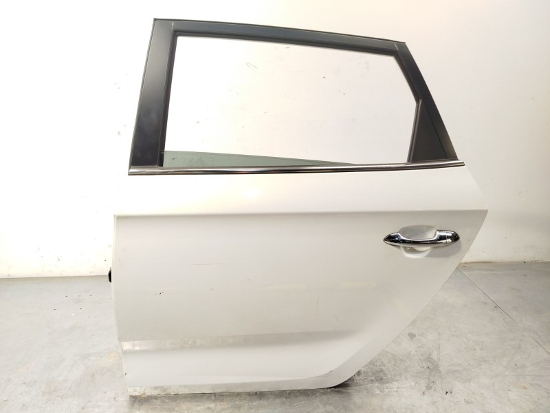 Recambio de puerta trasera izquierda para kia carens iv 1.7 crdi referencia OEM IAM 77003A4000  